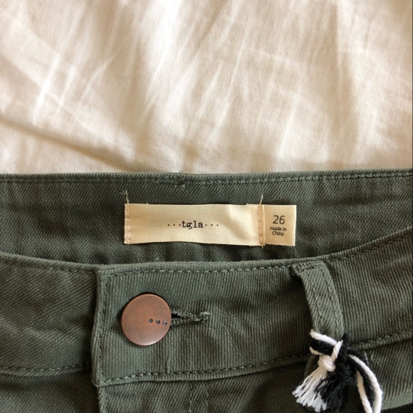 NWT Francesca’s Green Denim Shorts - Picture 3 of 5